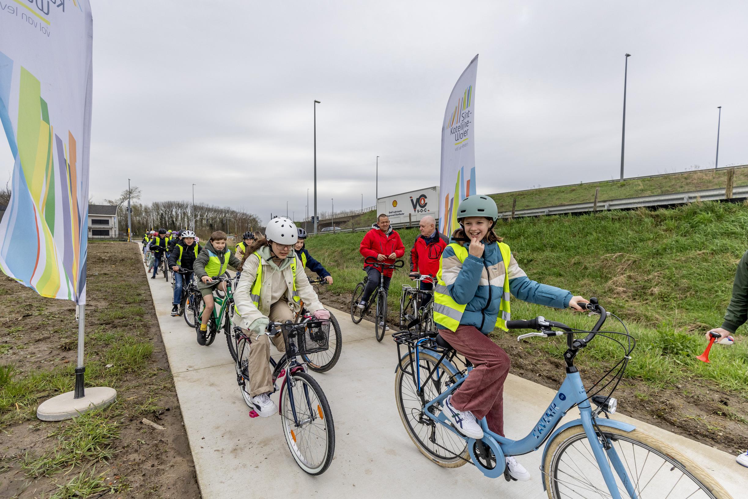 Nieuw fietspad tussen Liersesteenweg en Otterbeek feestelijk ingefietst: “Veel veiliger en comfortab